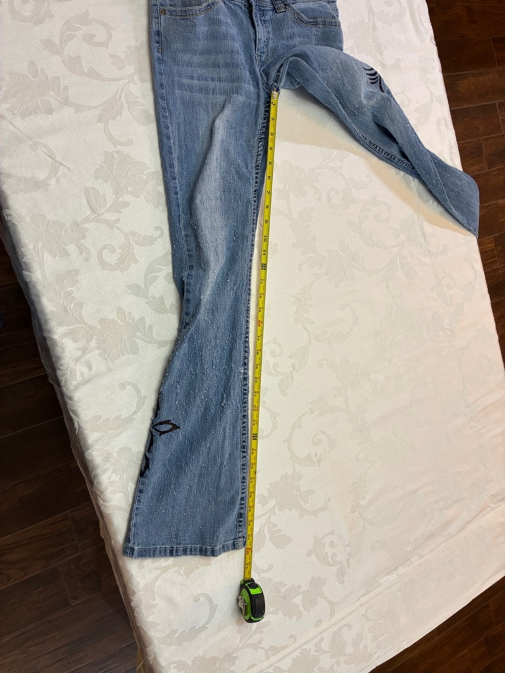Women’s No Boundaries Distressed Shotgun Jeans w/Christian Hand Paintings, Size7 - Picture 14 of 16